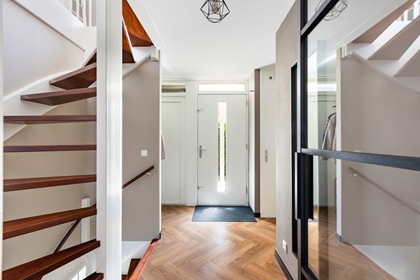 Foto - Verkocht onder voorbehoud: wonen aan het water met luxe, rust en een eigen aanlegsteiger!